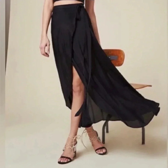 Reformation Nessy Wrap Skirt Size Medium Navy Cream Striped - Picture 10 of 11